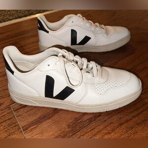 Womens vejas worn once